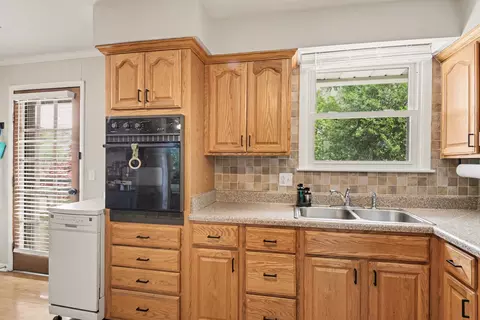 Kitchen - 402 Grace St, Springfield, TN 37172 photo 2 of 3