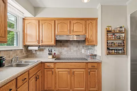 Kitchen - 402 Grace St, Springfield, TN 37172 photo 1 of 3