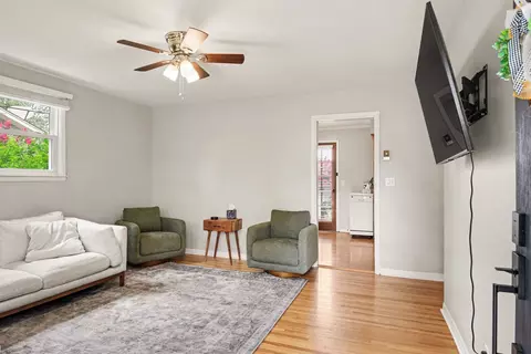 Living - 402 Grace St, Springfield, TN 37172 photo 1 of 2