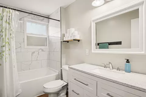 Bath - 402 Grace St, Springfield, TN 37172 photo 1 of 1