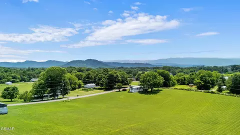 819 Rainbow Rd, Sevierville, TN 37862