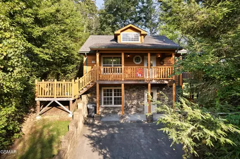 2602 Stonebrook Dr, Pigeon Forge, TN 37863