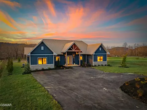3310 Cove Meadows Dr, Sevierville, TN 37862
