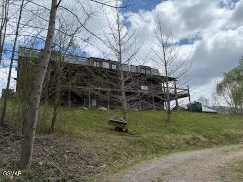 1701 Birch Dr, Sevierville, TN 37876