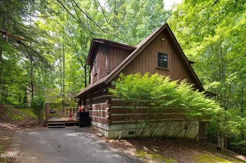 2345 Courtney Ln, Sevierville, TN 37876