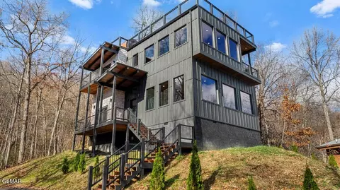1211 Big Oak Ct, Gatlinburg, TN 37738
