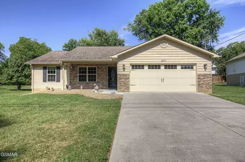 1820 Riverview Cir, Sevierville, TN 37862
