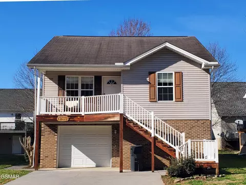 823 Plantation Dr, Pigeon Forge, TN 37863