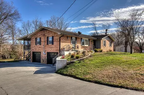 508 New Riverside Dr, Sevierville, TN 37862