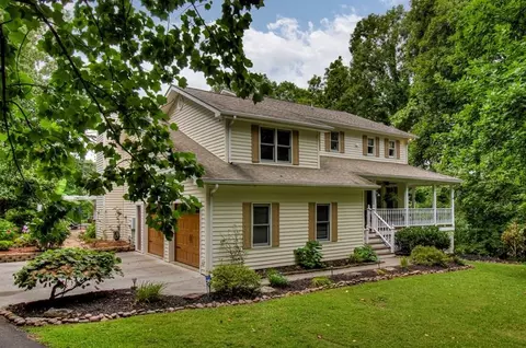 1412 Snappwood Dr, Sevierville, TN 37862