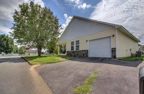 1505 Cypress View Ct, Sevierville, TN 37862