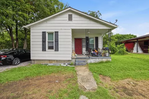 2009 Robbins St, Chattanooga, TN 37404