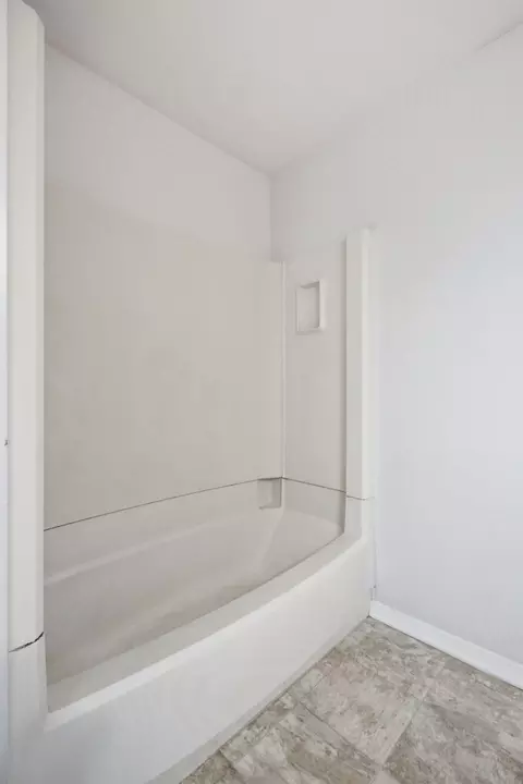 Bath - 1440 E Cedar Ln, Madison, TN 37115 photo 4 of 4