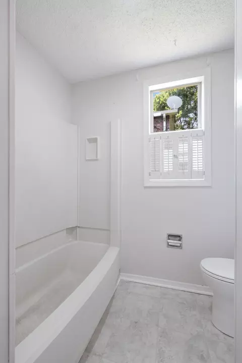 Bath - 1440 E Cedar Ln, Madison, TN 37115 photo 2 of 4