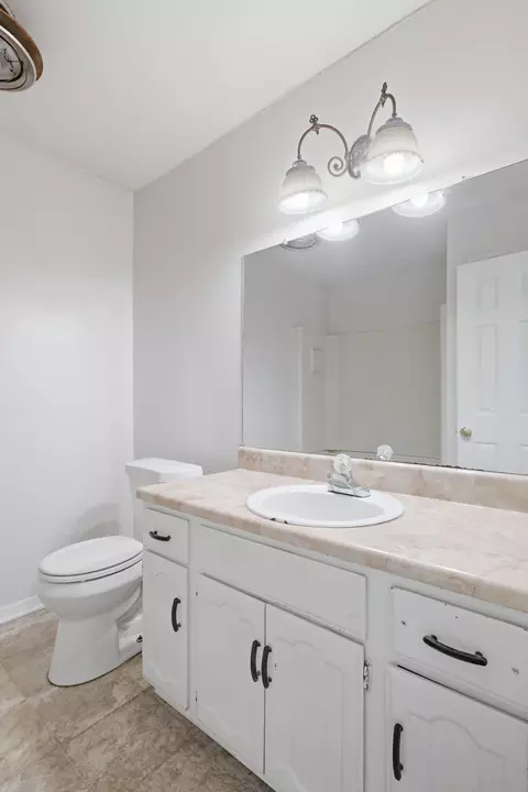 Bath - 1440 E Cedar Ln, Madison, TN 37115 photo 3 of 4