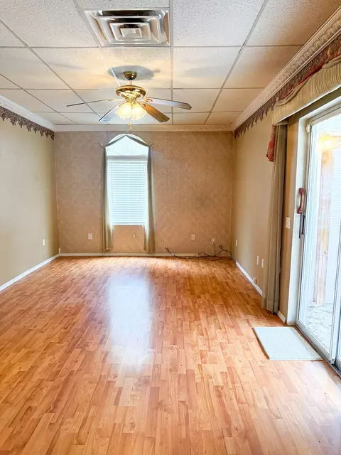Living - 108 Sunset Cir, Centerville, TN 37033 photo 2 of 4
