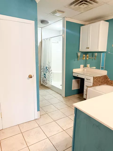 Bath - 108 Sunset Cir, Centerville, TN 37033 photo 1 of 6