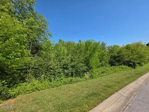68 Southview Cir, Kodak, TN 37764