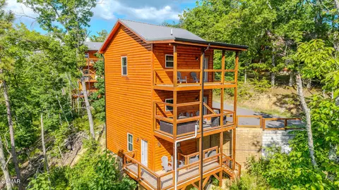 1868 Blue Tick Way, Sevierville, TN 37876