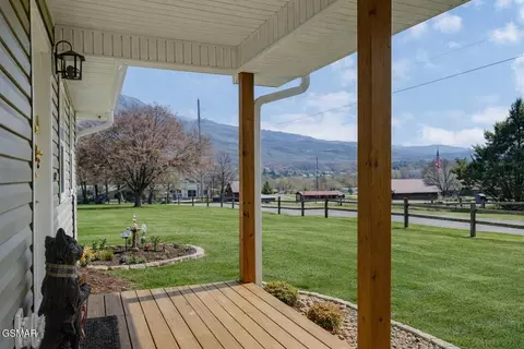 3138 Laurelwood Ln, Sevierville, TN 37862