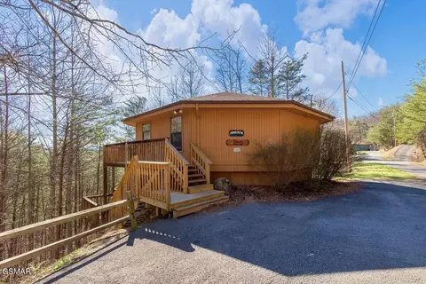 720 Octagon Dr, Gatlinburg, TN 37738