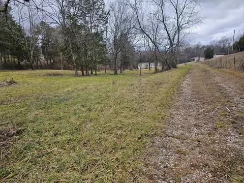 1007 Spring Creek Rd, Dandridge, TN 37725