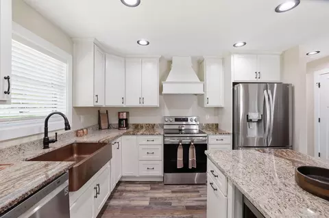 Kitchen - 302 Windmill Ln, Georgetown, TN 37336 photo 2 of 4