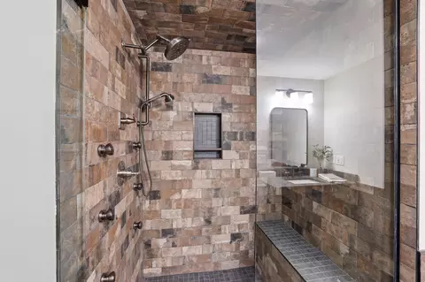 Bath - 302 Windmill Ln, Georgetown, TN 37336 photo 5 of 6
