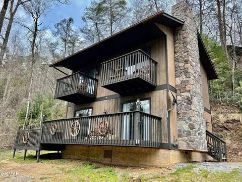 4256 New Pioneer Trl, Pigeon Forge, TN 37863