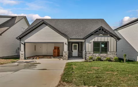 2800 Brewster Dr, Clarksville, TN 37042