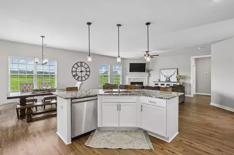 Kitchen - 731 N Main St, Morrison, TN 37357 photo 4 of 5