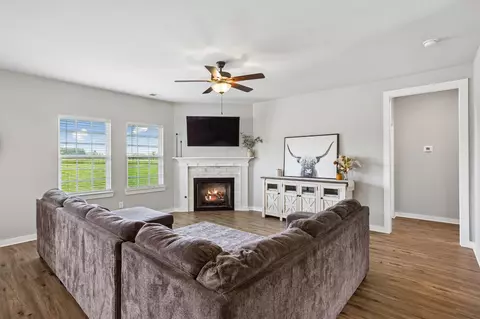Living - 731 N Main St, Morrison, TN 37357 photo 1 of 1