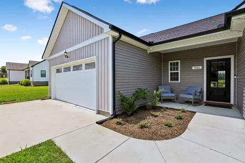 Exterior - 731 N Main St, Morrison, TN 37357 photo 4 of 14