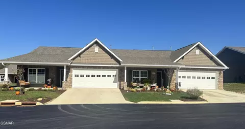 686 Snowflower Cir, Pigeon Forge, TN 37863
