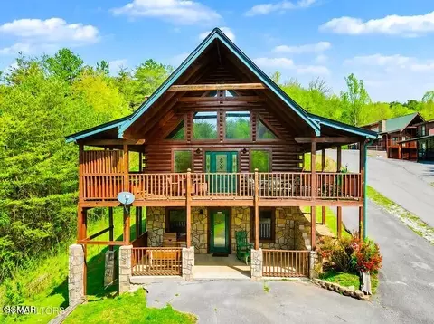 1984 Mountain Dr, Sevierville, TN 37862