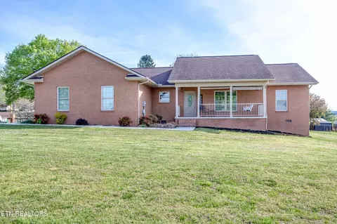 329 Hickory Ln, Jacksboro, TN 37757