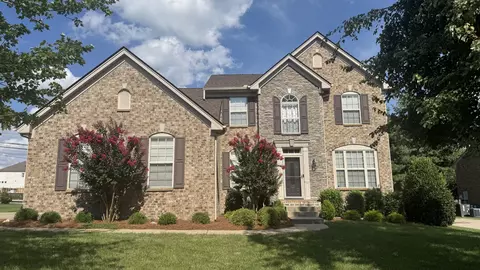 1023 Avery Trace Cir, Hendersonville, TN 37075