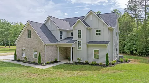 1492 Dreamfield Dr, Soddy Daisy, TN 37379