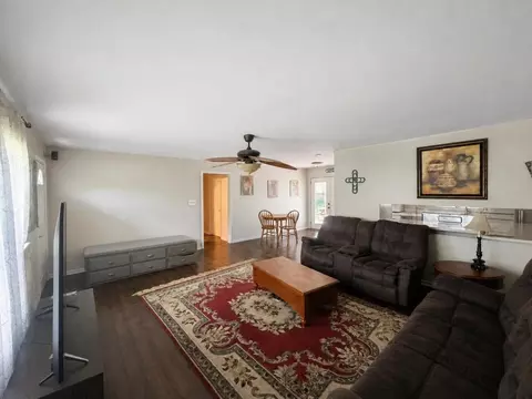 Living - 655 End Dr, Savannah, TN 38372 photo 1 of 1