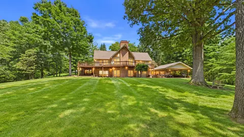 897 Summit Pt, Cadiz, KY 42211
