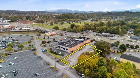 1 Chilhowee Dr, Sevierville, TN 37862
