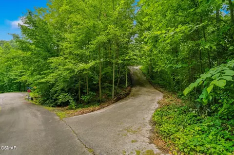 2405 Deep Spring Ln, Sevierville, TN 37862