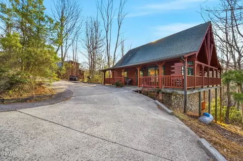1713 Parkway View Ct, Sevierville, TN 37876
