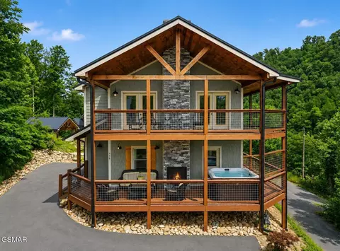 856 Crest View Dr, Gatlinburg, TN 37738