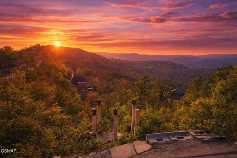 2297 Windy Ln, Sevierville, TN 37876