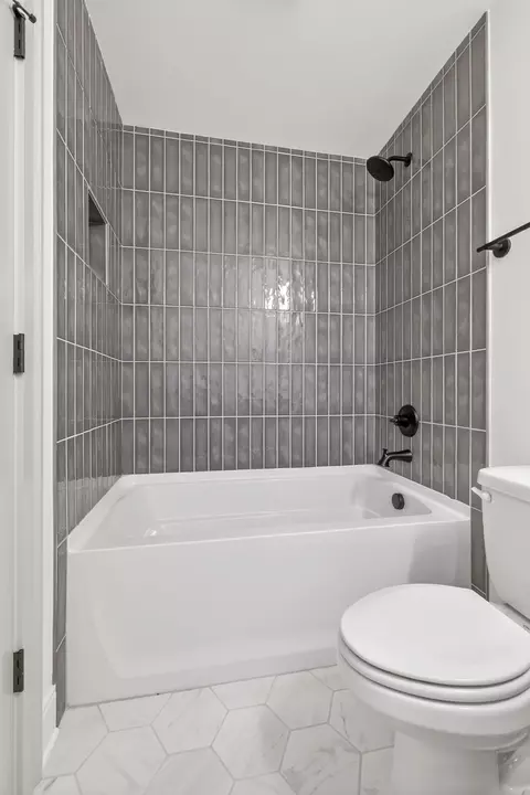 Bath - 5541 Sinclair St, Murfreesboro, TN 37127 photo 8 of 8