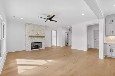 Living - 5541 Sinclair St, Murfreesboro, TN 37127 photo 3 of 4