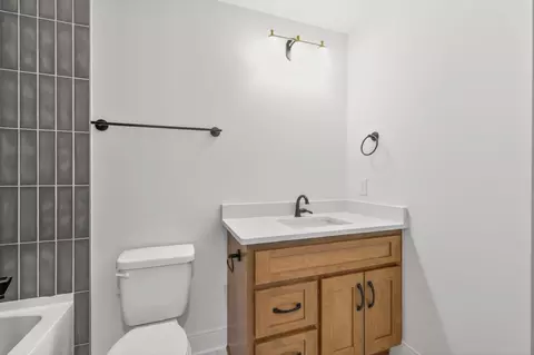 Bath - 5541 Sinclair St, Murfreesboro, TN 37127 photo 7 of 8