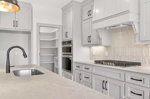 Kitchen - 5541 Sinclair St, Murfreesboro, TN 37127 photo 8 of 8
