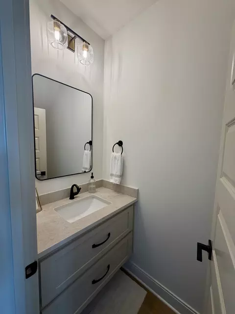 Bath - 5541 Sinclair St, Murfreesboro, TN 37127 photo 2 of 16